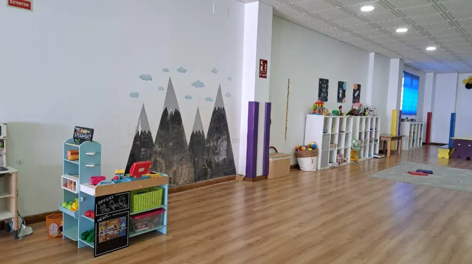 Niño jugando en Compis